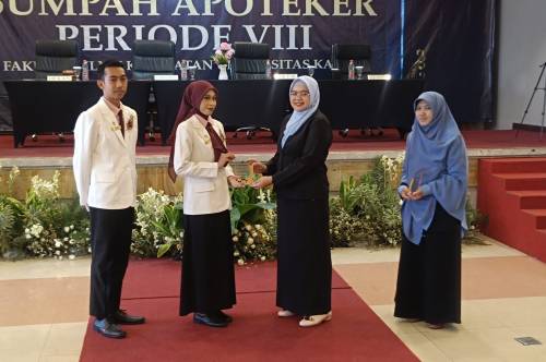 Sidang Terbuka Pengucapan Lafal Sumpah Apoteker Periode VIII FIK Universitas Kadiri